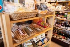 野菜以外にも様々な商品を売っています
